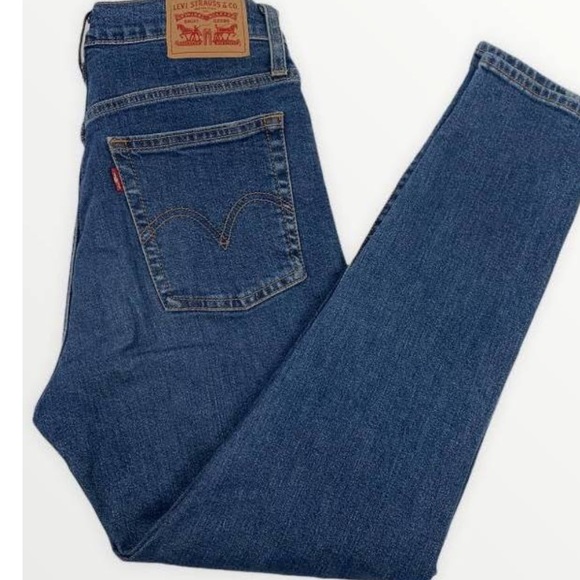 Supper cute Levi’s but I never wear them anymore - Picture 2 of 3